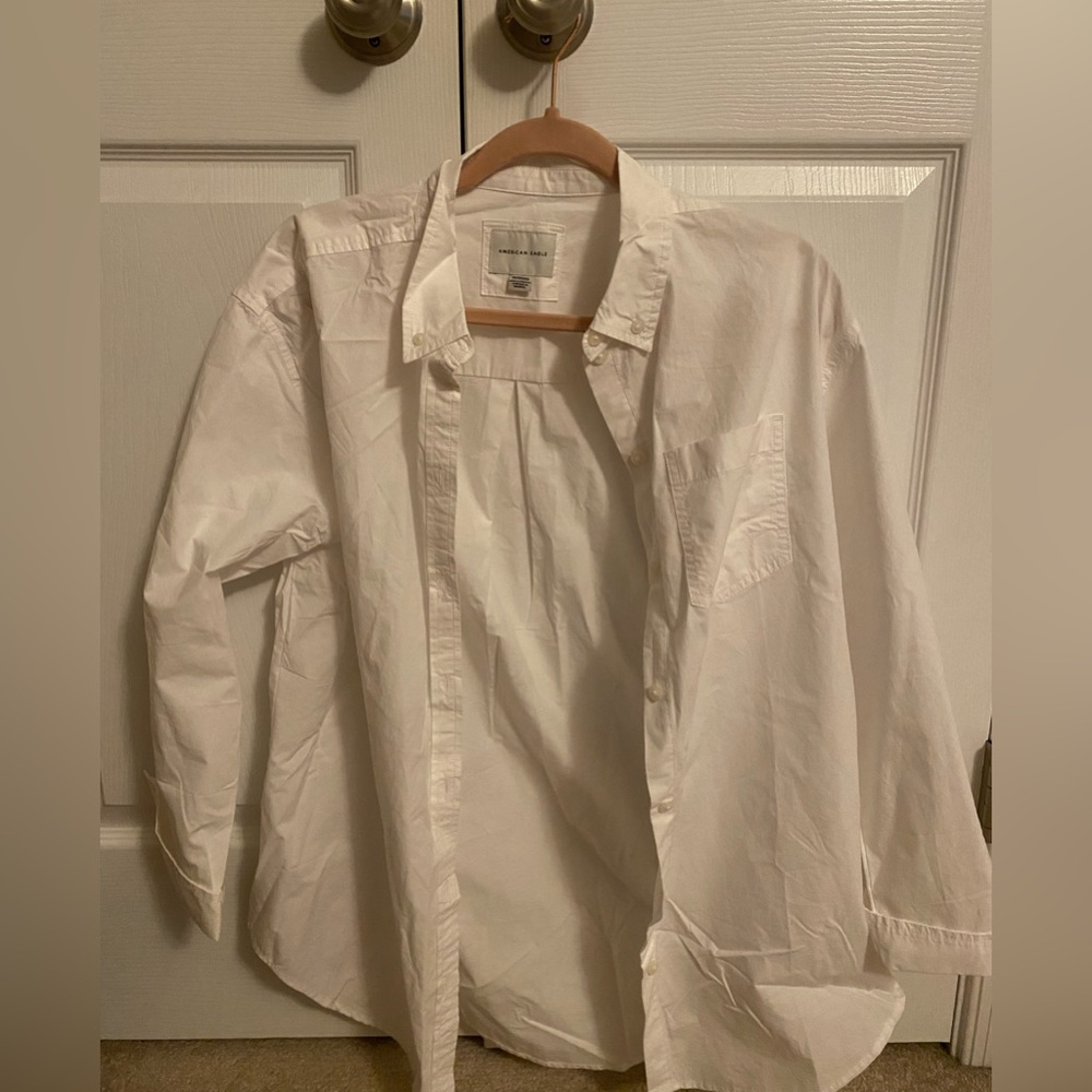 American Eagle, Size XS, white button down long sleeve